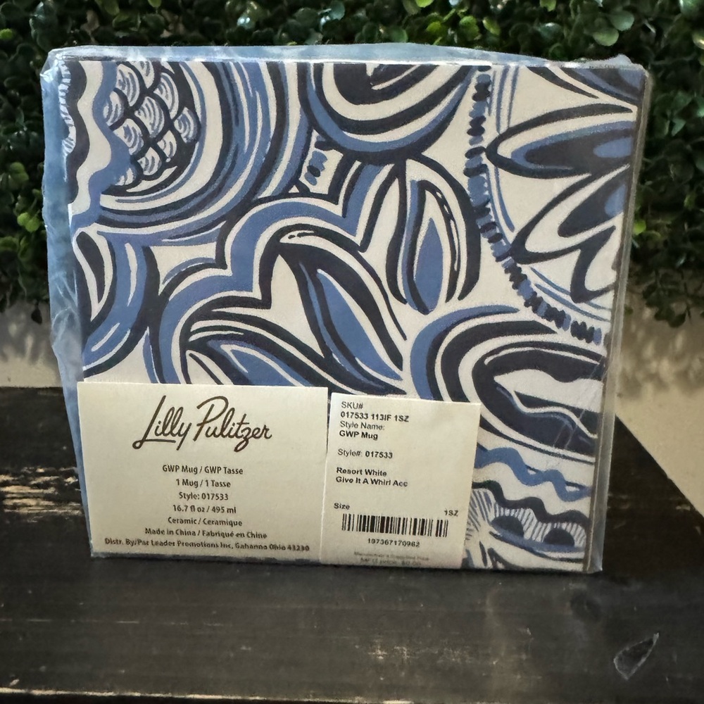 LILLY PULITZER CERAMIC MUG IN Resort White Give It A Whirl - Picture 4 of 8